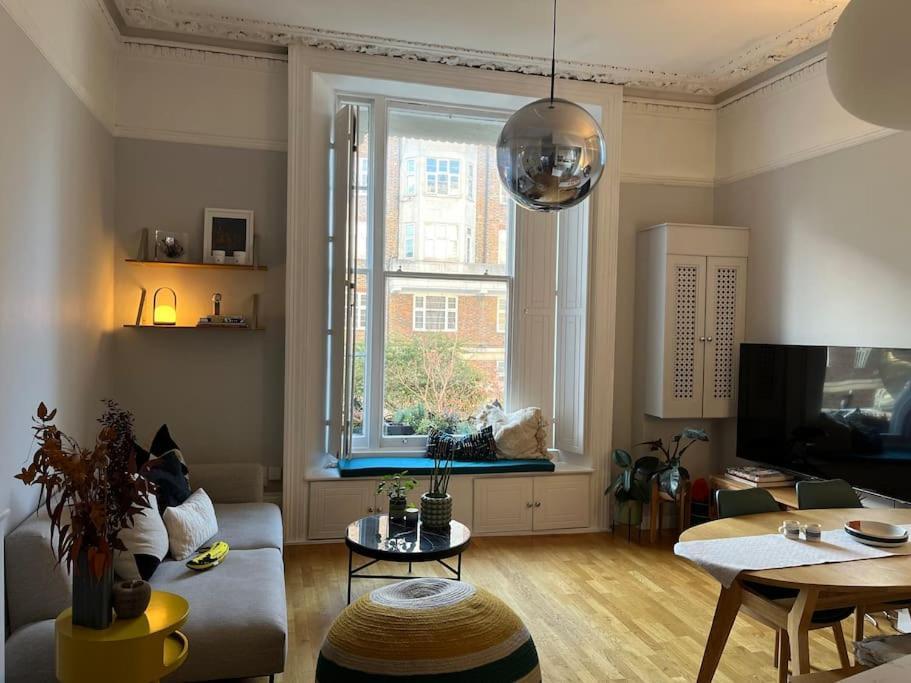 Gorgeous 2 Bedroom Flat In Charming Swiss Cottage Londra Esterno foto