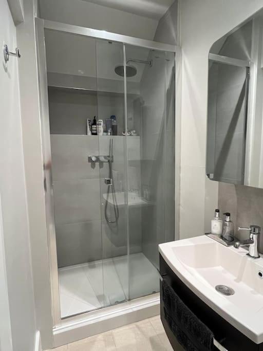 Gorgeous 2 Bedroom Flat In Charming Swiss Cottage Londra Esterno foto